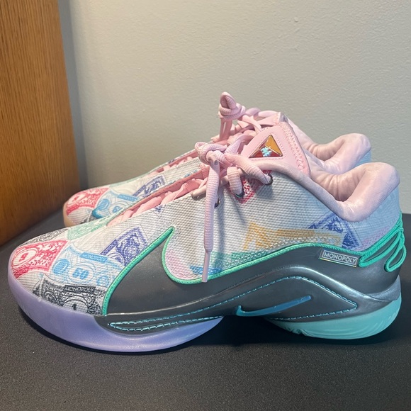 Nike LeBron 22 Monopoly - Picture 1 of 8